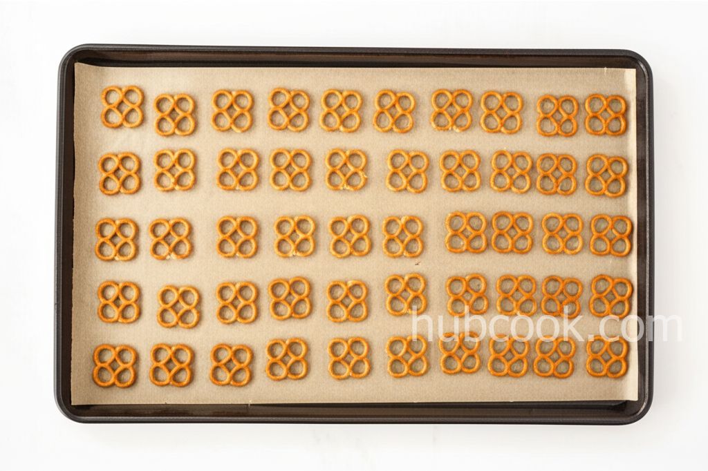Chocolate-Candy Corn Pretzel Bites